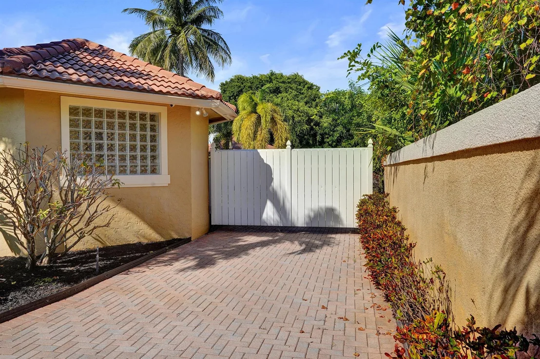 Photo of 603 N Cypress Drive