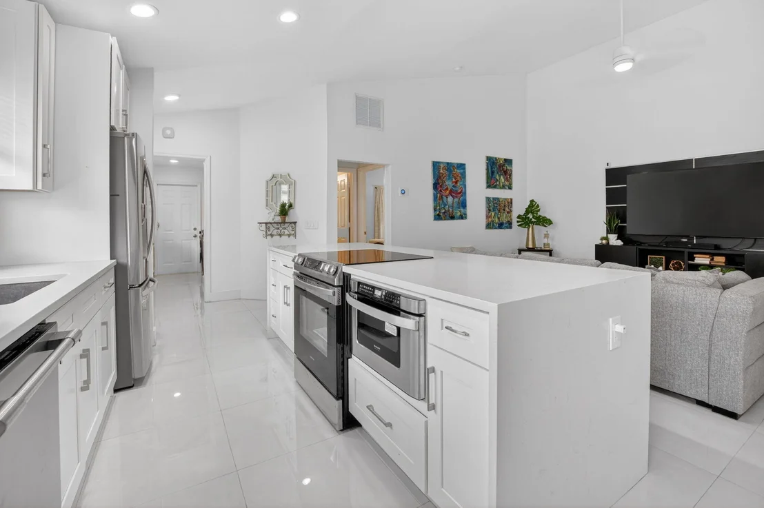 Photo of 5501 Grande Palm Circle
