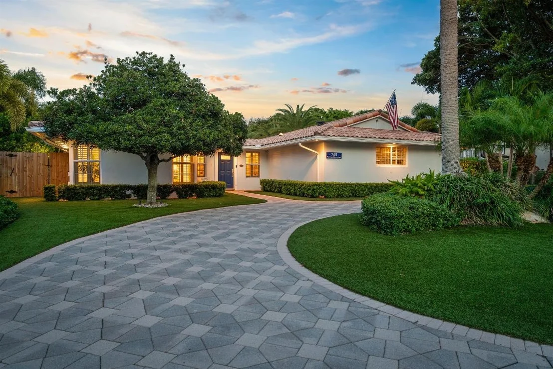 Photo of 745 Periwinkle Street