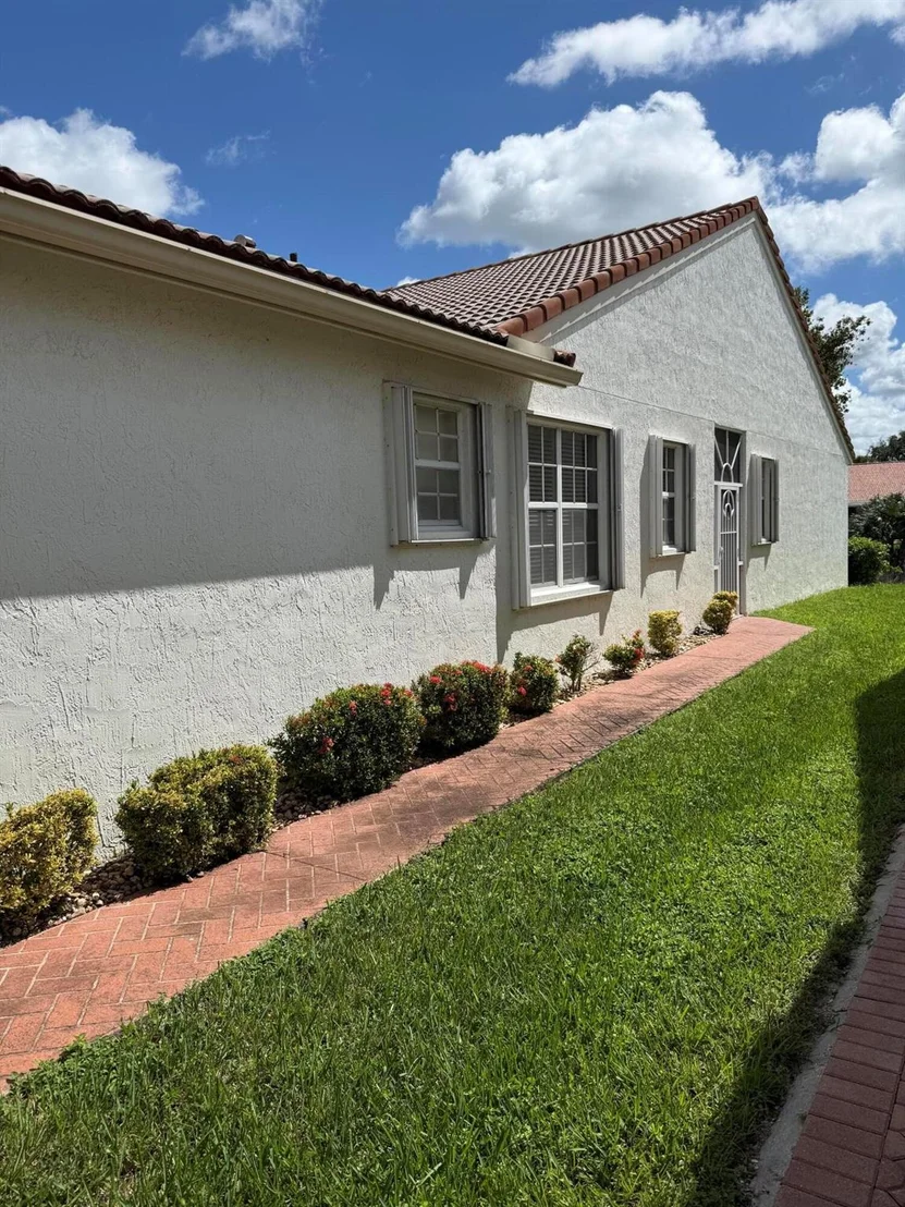 Photo of 6252 Heliconia Road