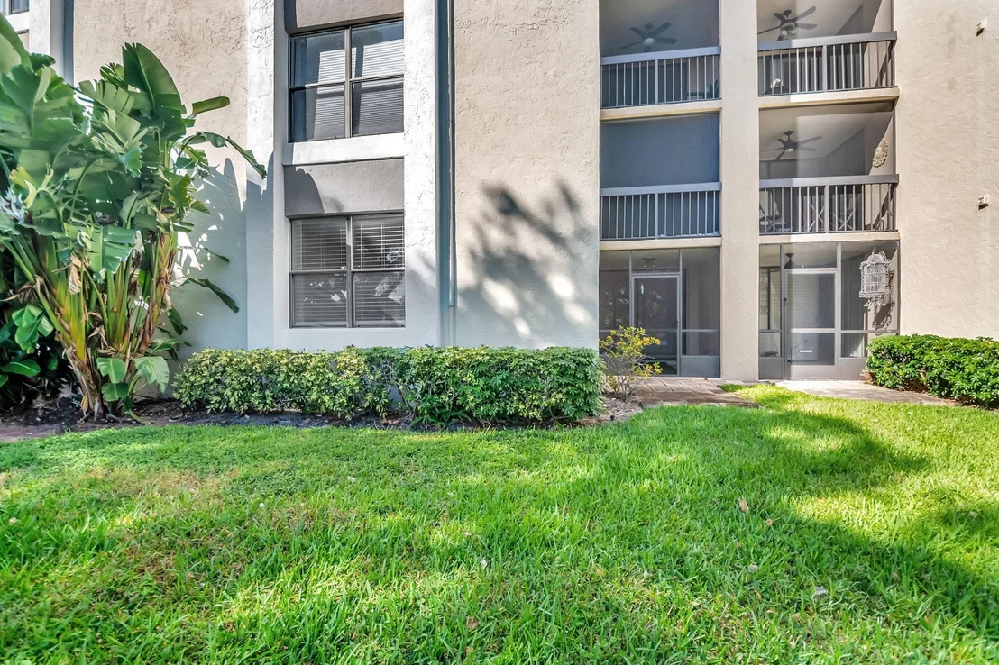 Photo of Unit F109 at 950 Lavers Circle