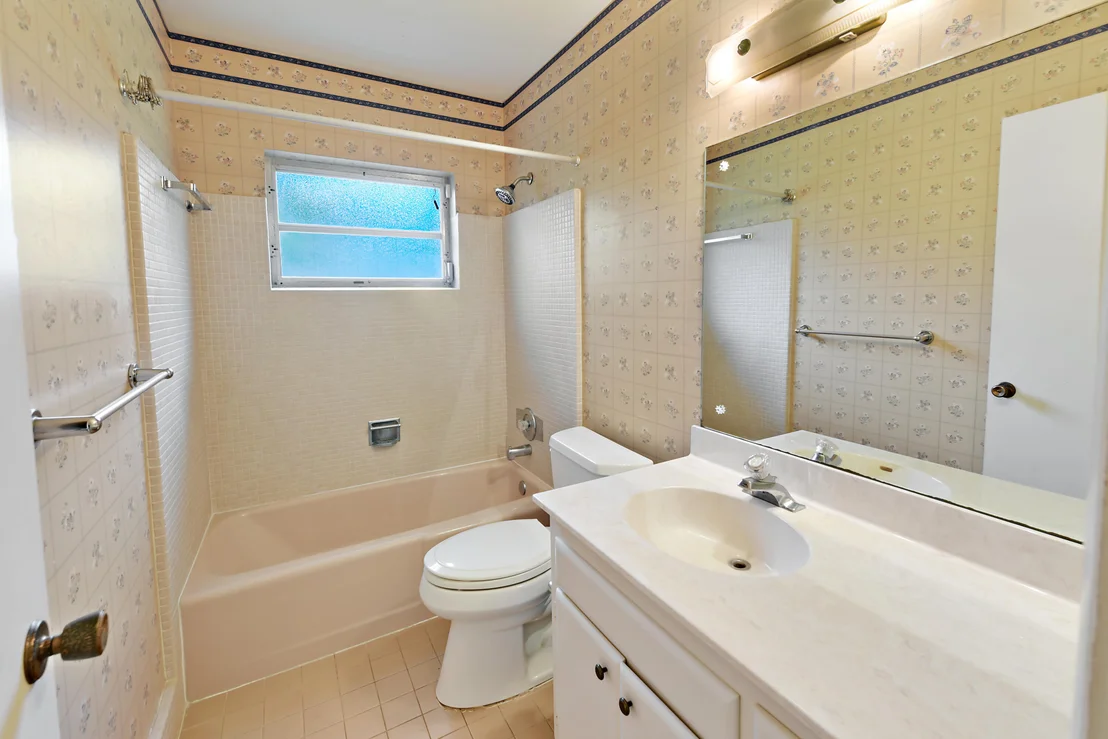 Photo of 324 River Drive