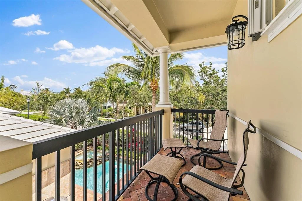 Photo of 231 W Bay Cedar Circle