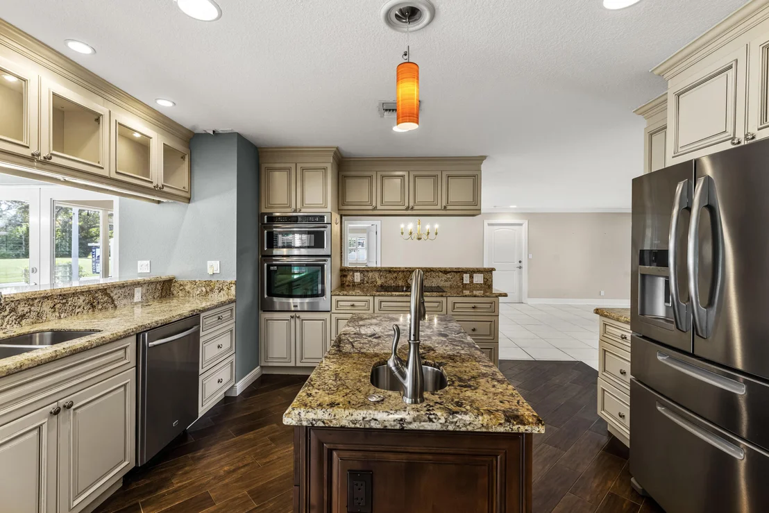 Photo of 3210 Lakeview Drive