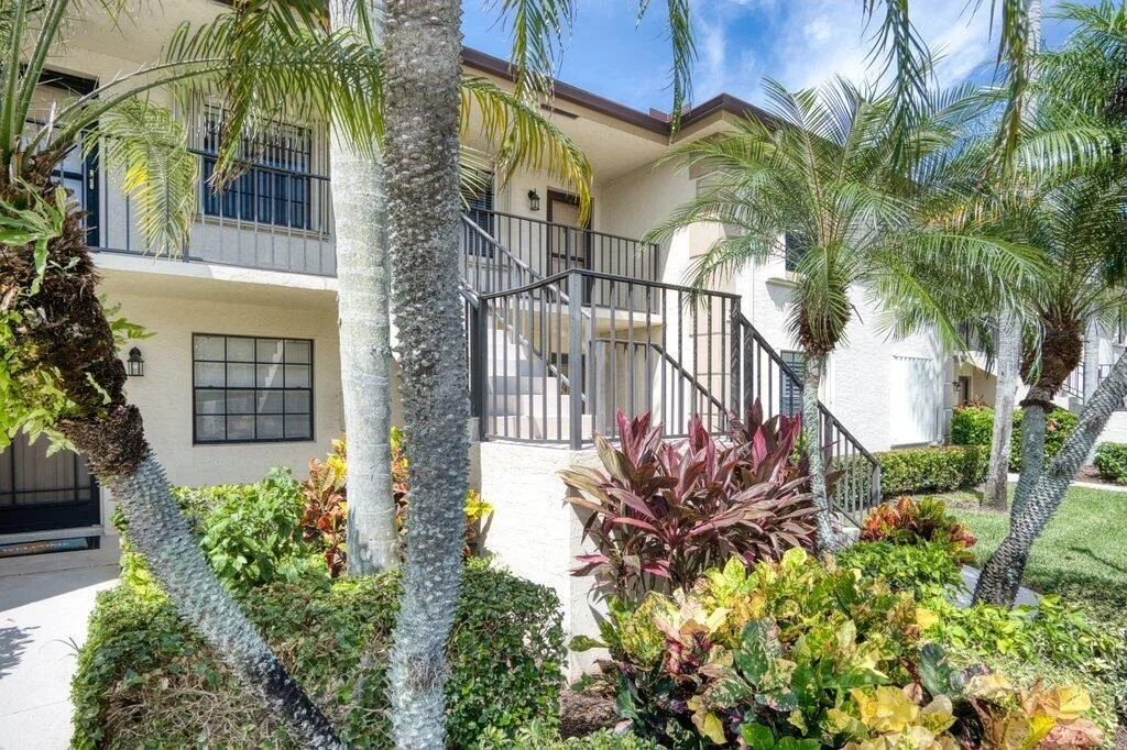 Photo of Unit B at 1402 Pinecrest Circle