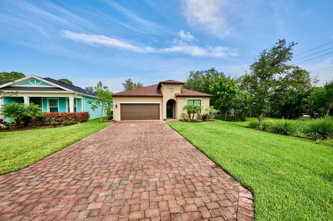 Photo of 1785 Willows Square
