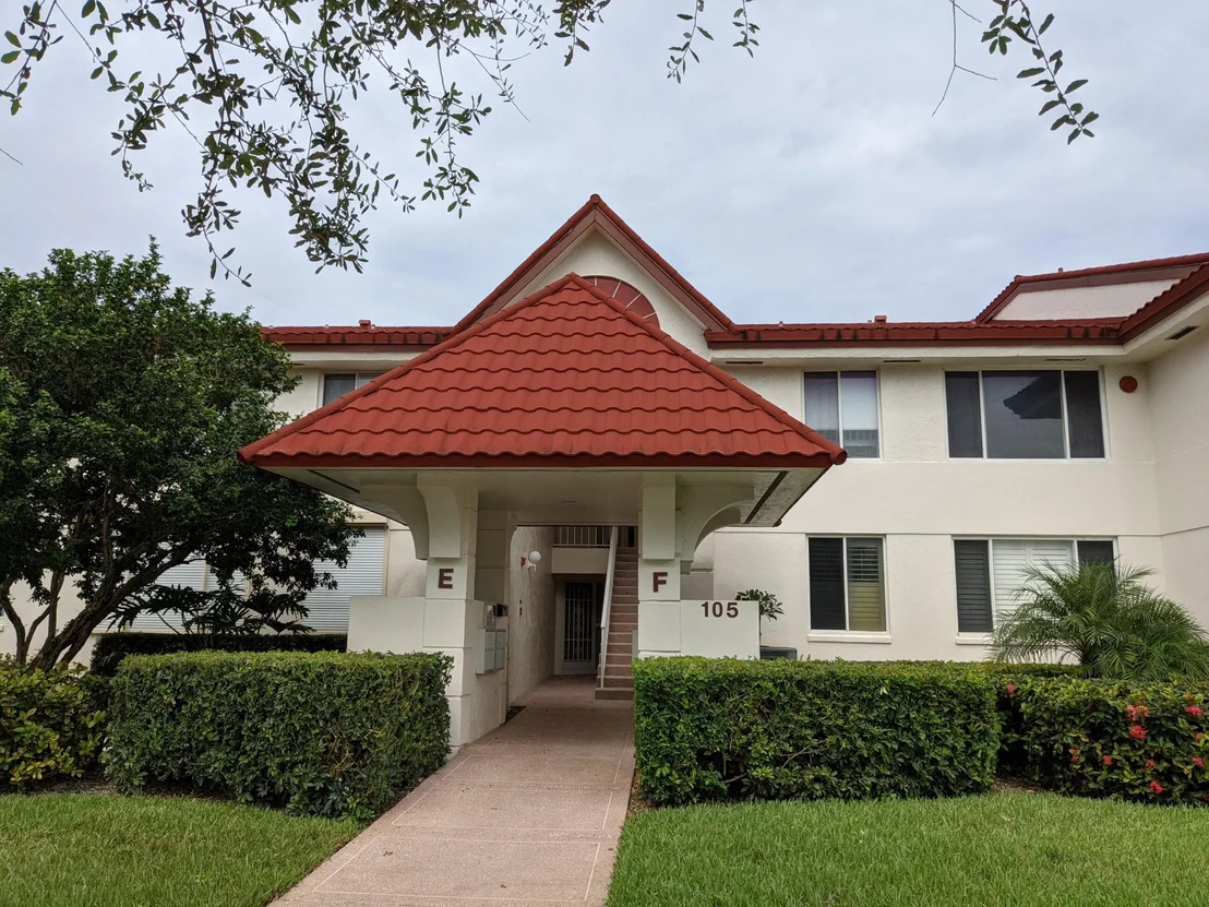 Photo of Unit F2 at 105 Half Moon Circle
