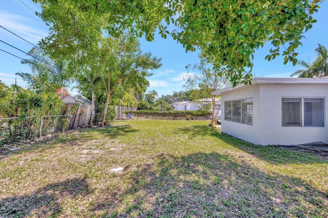Photo of 810 SE 1st Avenue