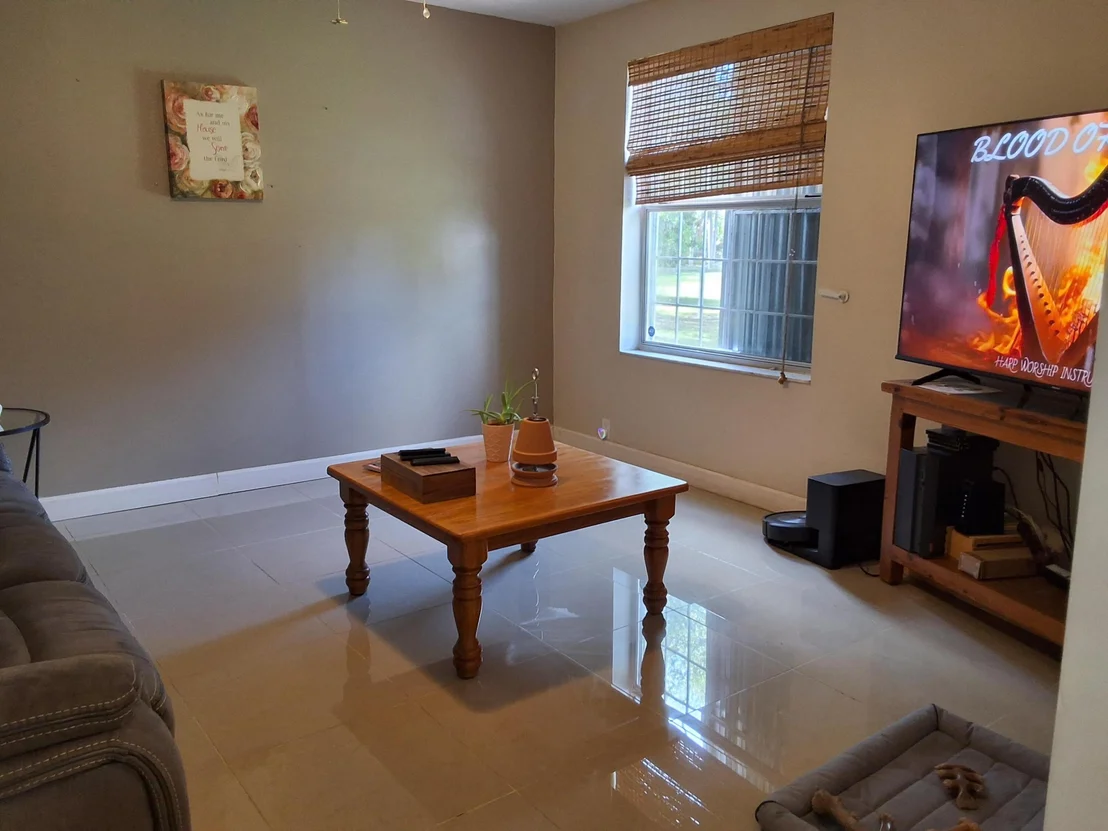 Photo of 1221 Bacom Point Road