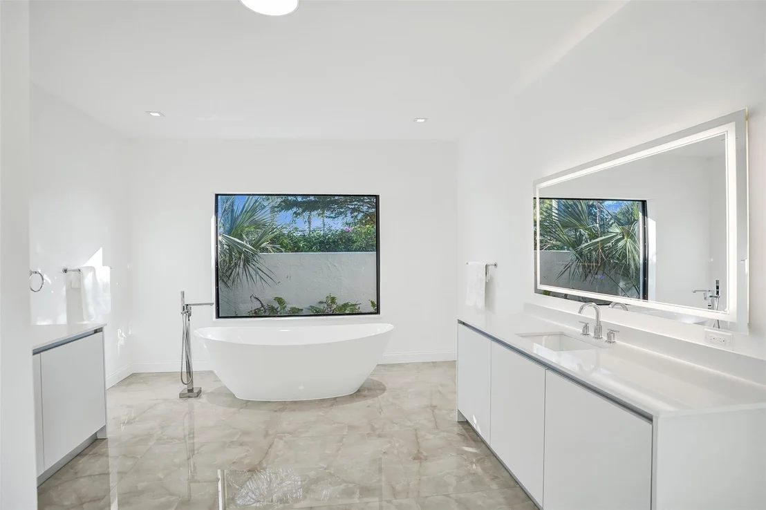 Photo of 4701 Pine Tree Drive