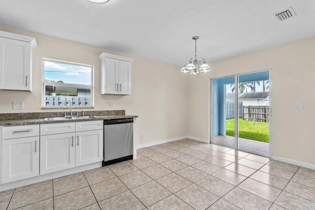 Photo of 356 Fleming Avenue