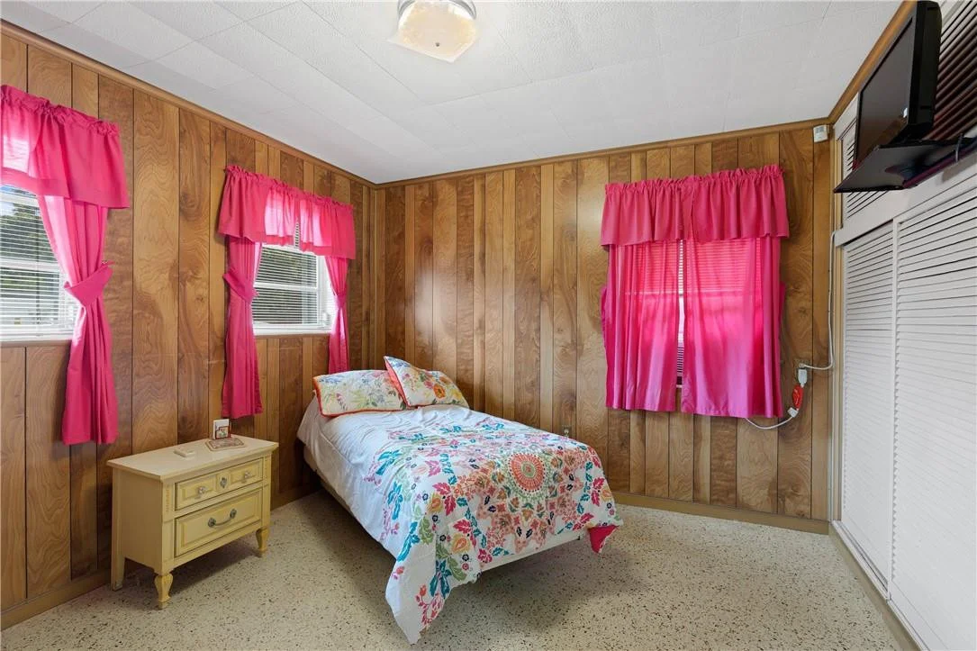 Photo of 325 Henthorne Drive