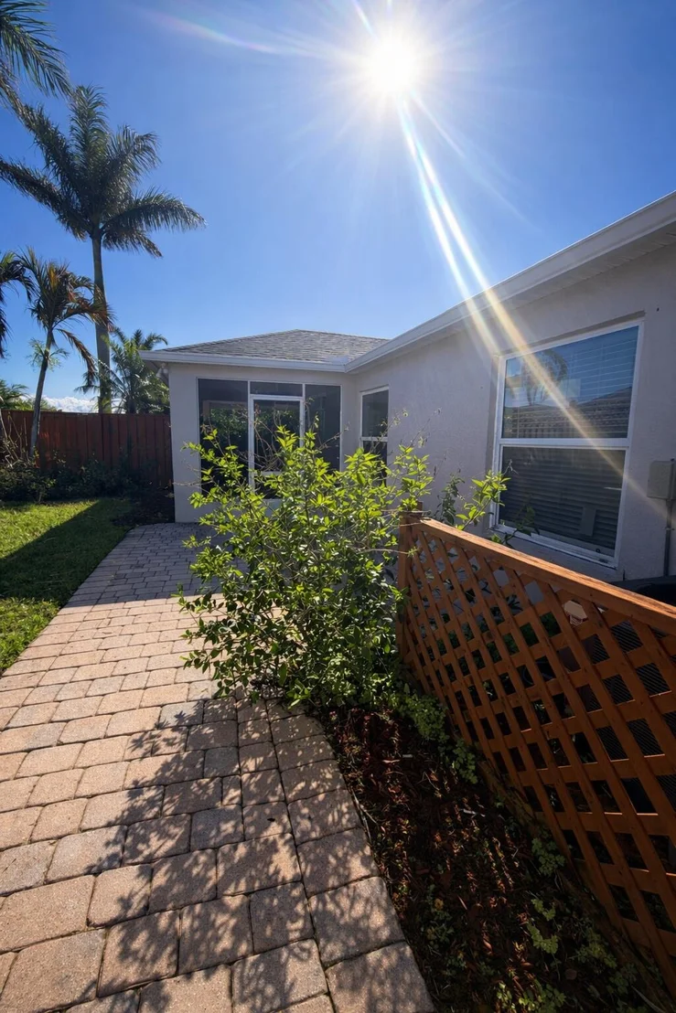 Photo of 828 Greenleaf Circle