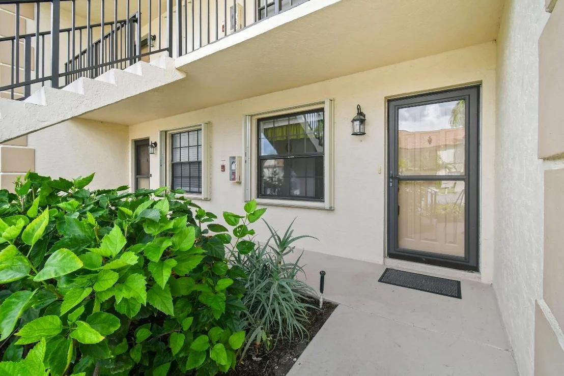 Photo of Unit B at 1001 Pinecrest Circle