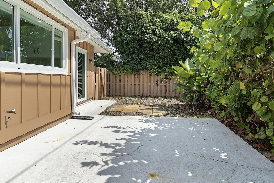 Photo of 119 W NORFOLK Road