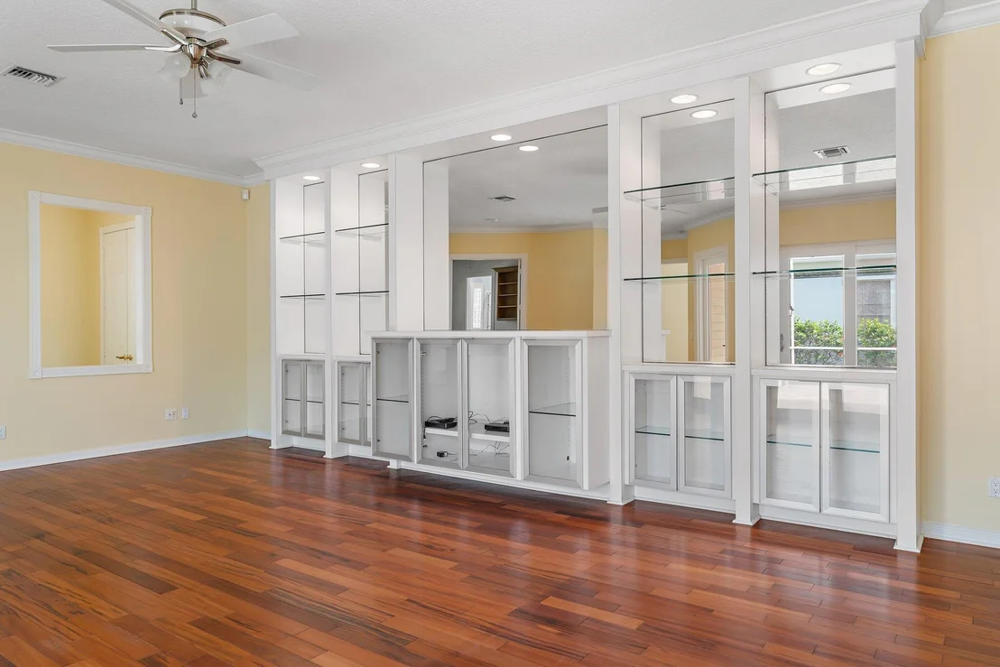 Photo of 215 New Haven Boulevard