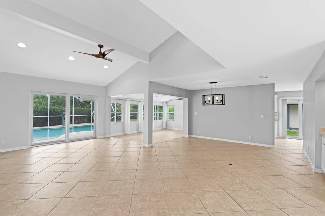 Photo of 925 Foxpointe Circle