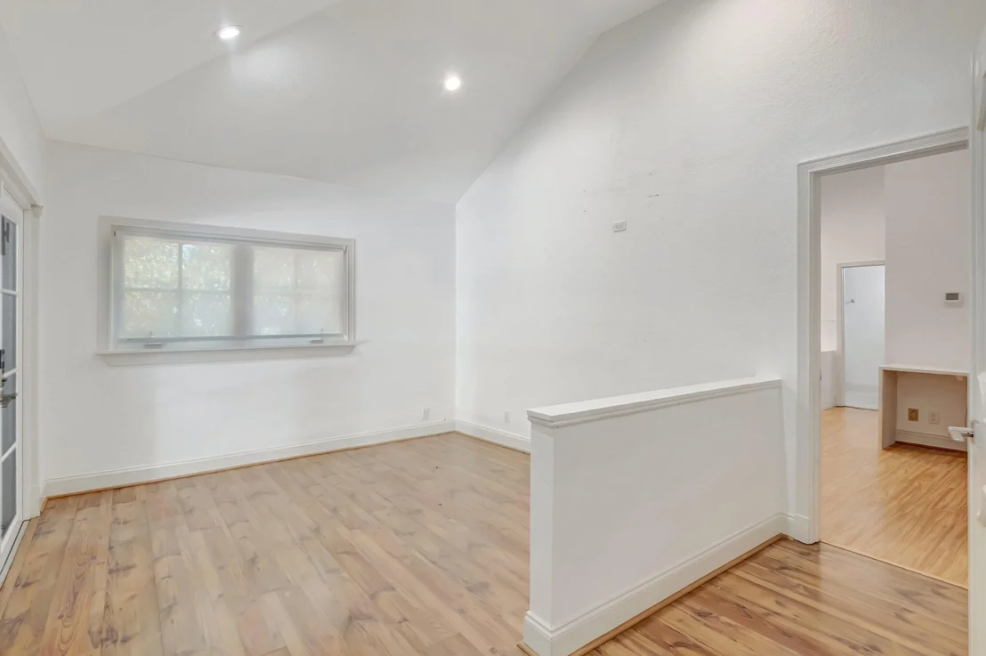 Photo of 930 N Parkside Cir Circle N