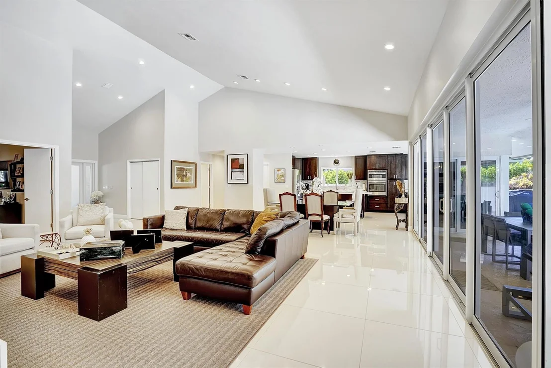 Photo of 3952 Live Oak Boulevard