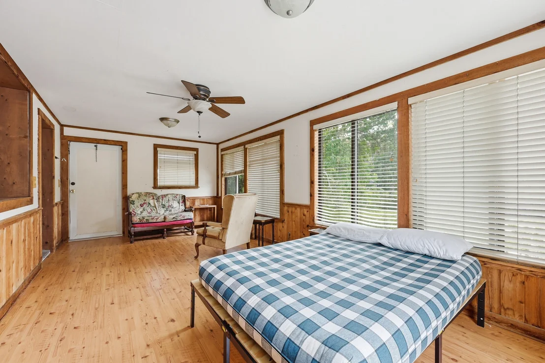 Photo of 7689 Lawrence Road