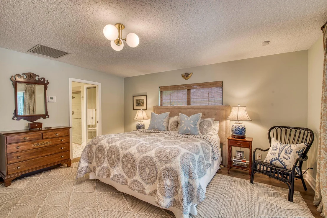 Photo of 18402 Lake Bend Drive