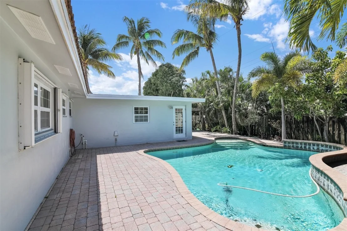 Photo of 341 SE 8th Street