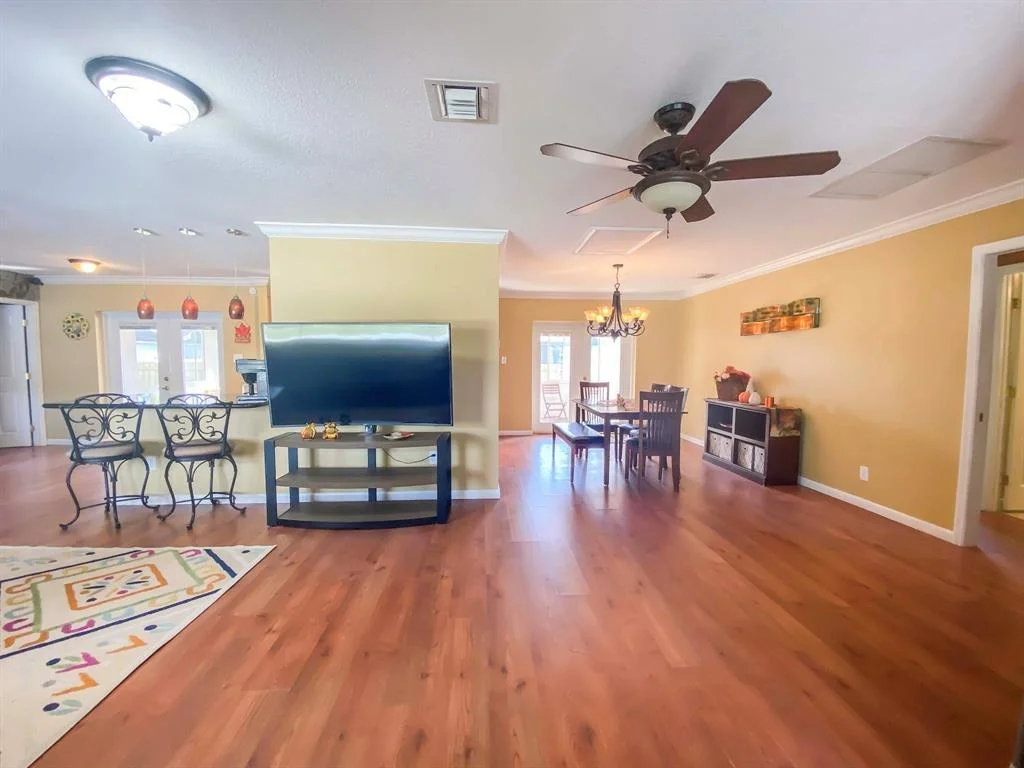 Photo of 109 W Pine Tree Avenue