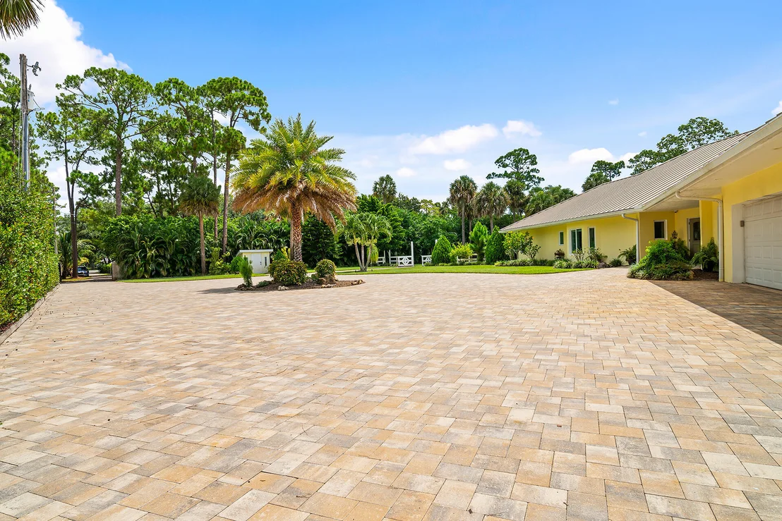 Photo of 6624 Dillman Road