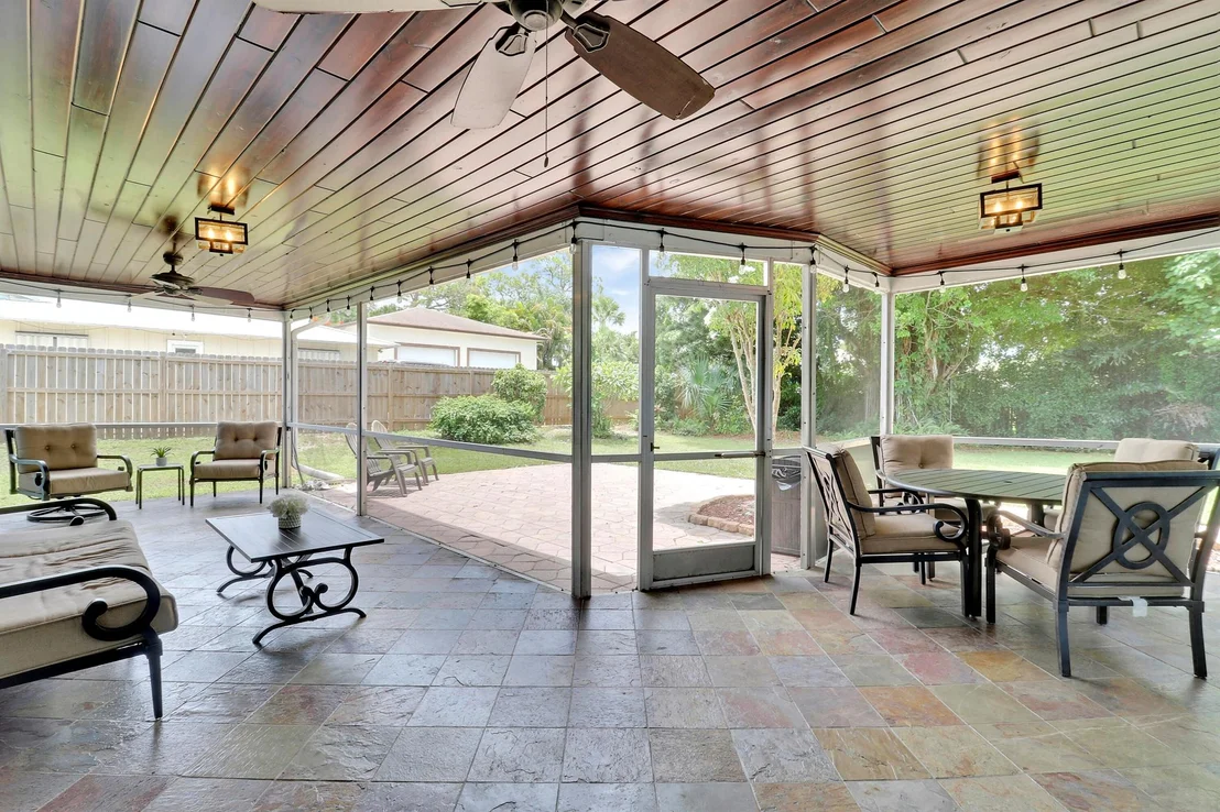 Photo of 612 Oak Ter Terrace