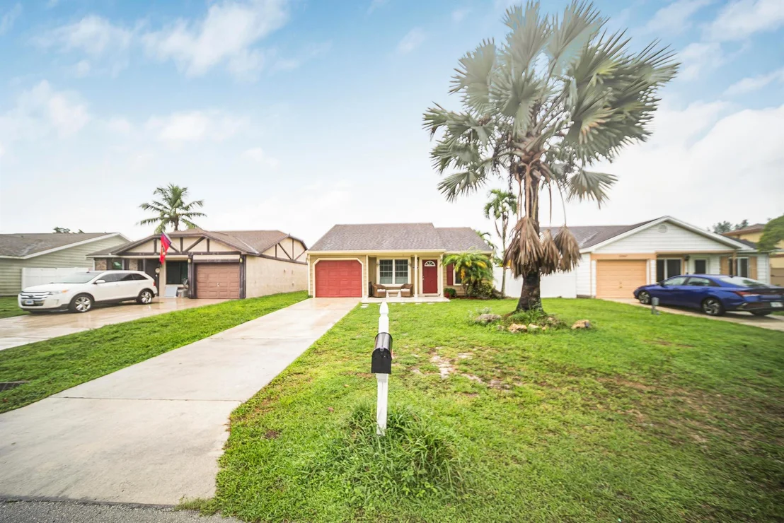 Photo of 22943 Sandalfoot Boulevard
