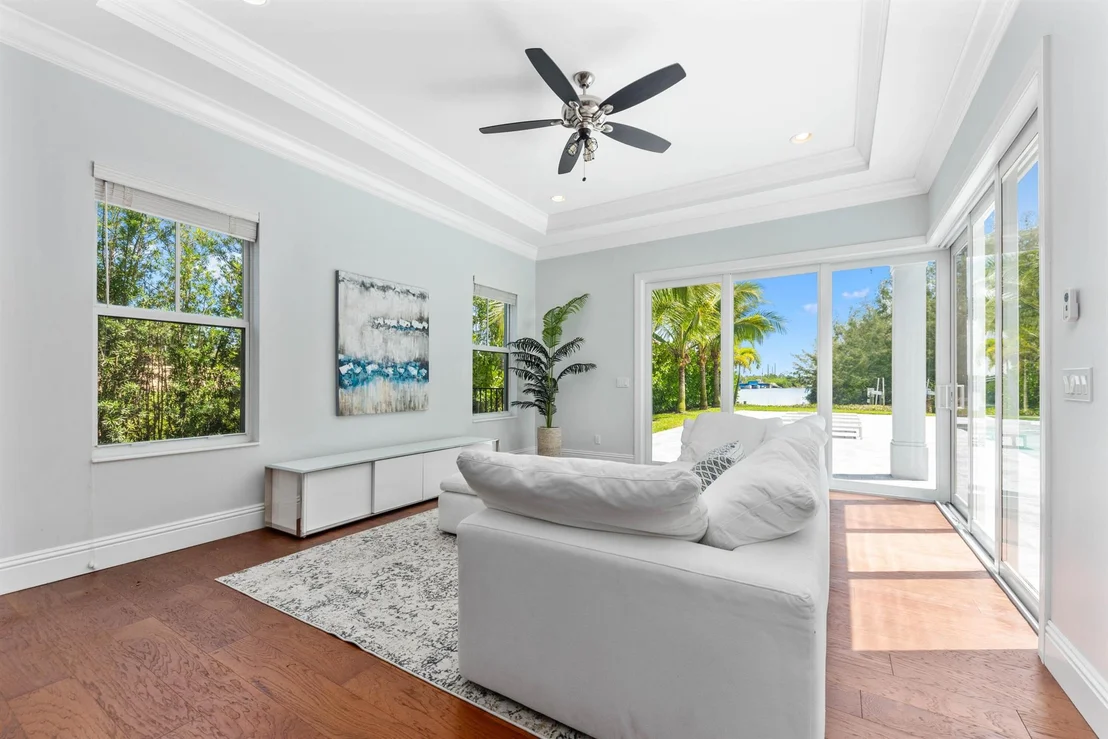 Photo of 202 E Riverside Drive