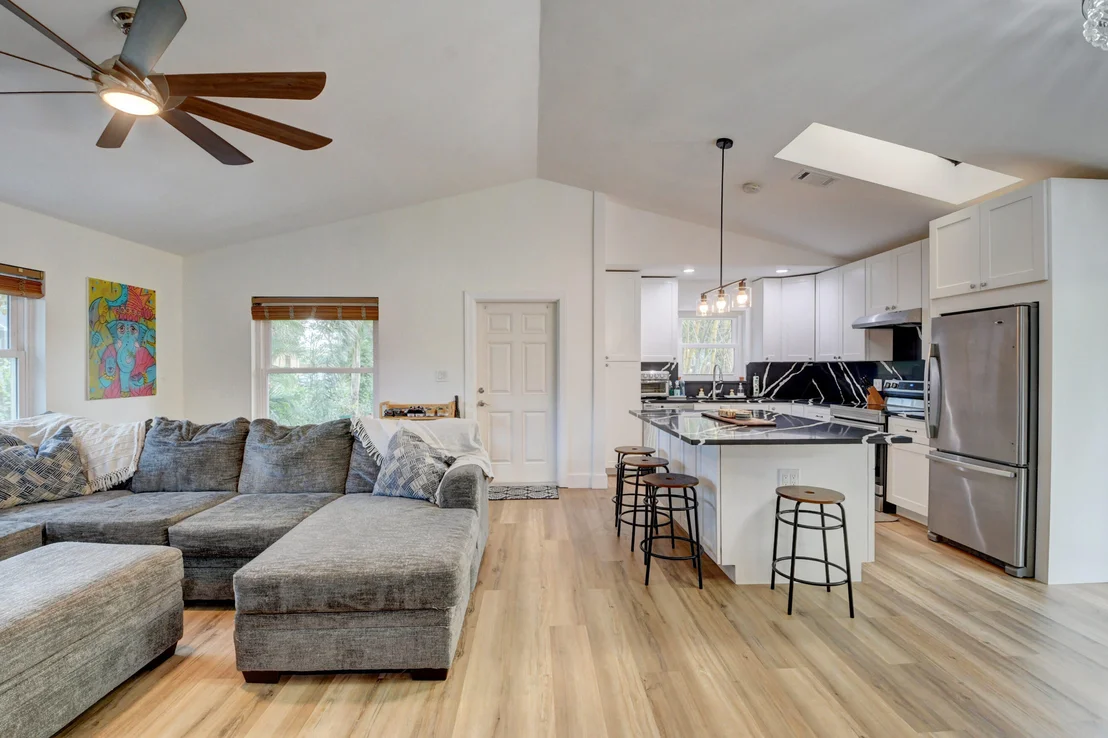Photo of 4817 Lincoln Road