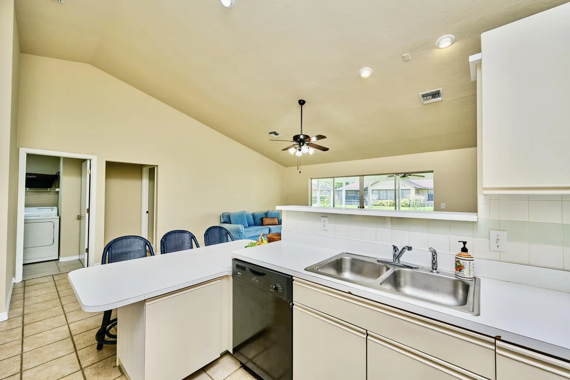 Photo of 415 Mac Lane