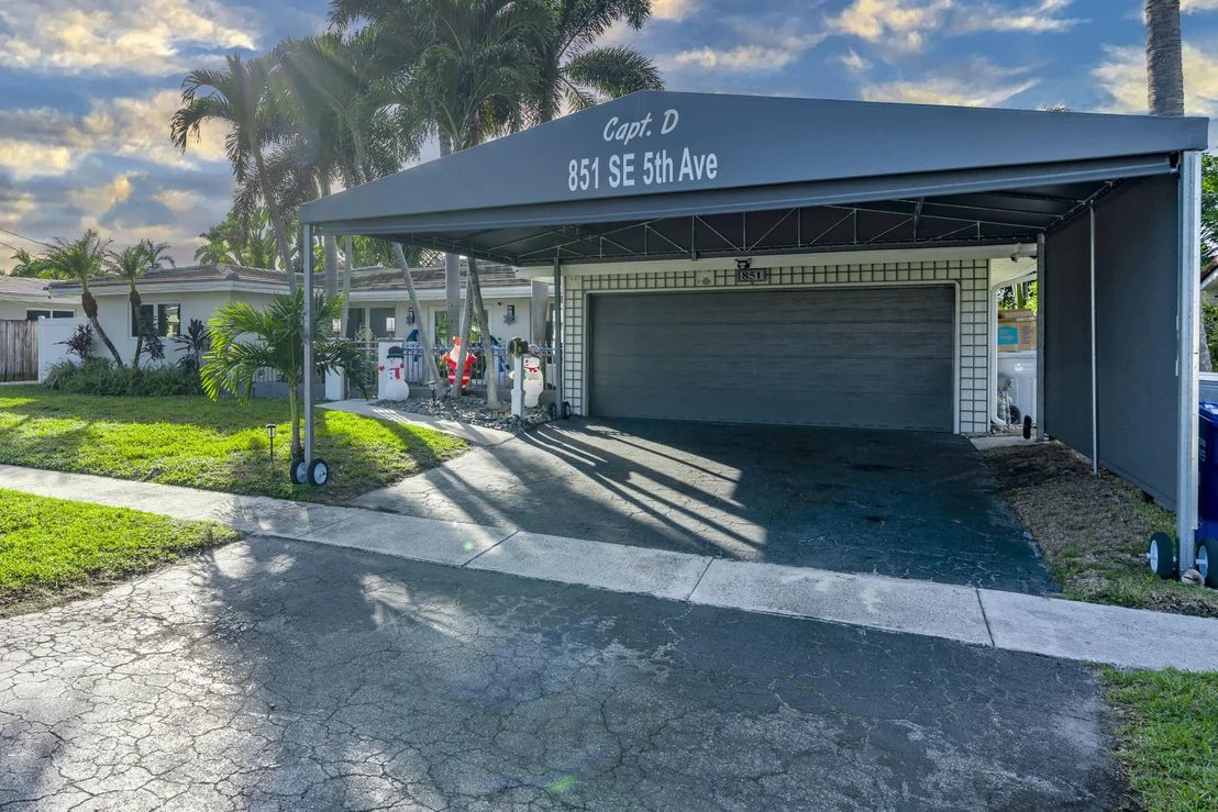 Photo of 851 SE 5th Avenue