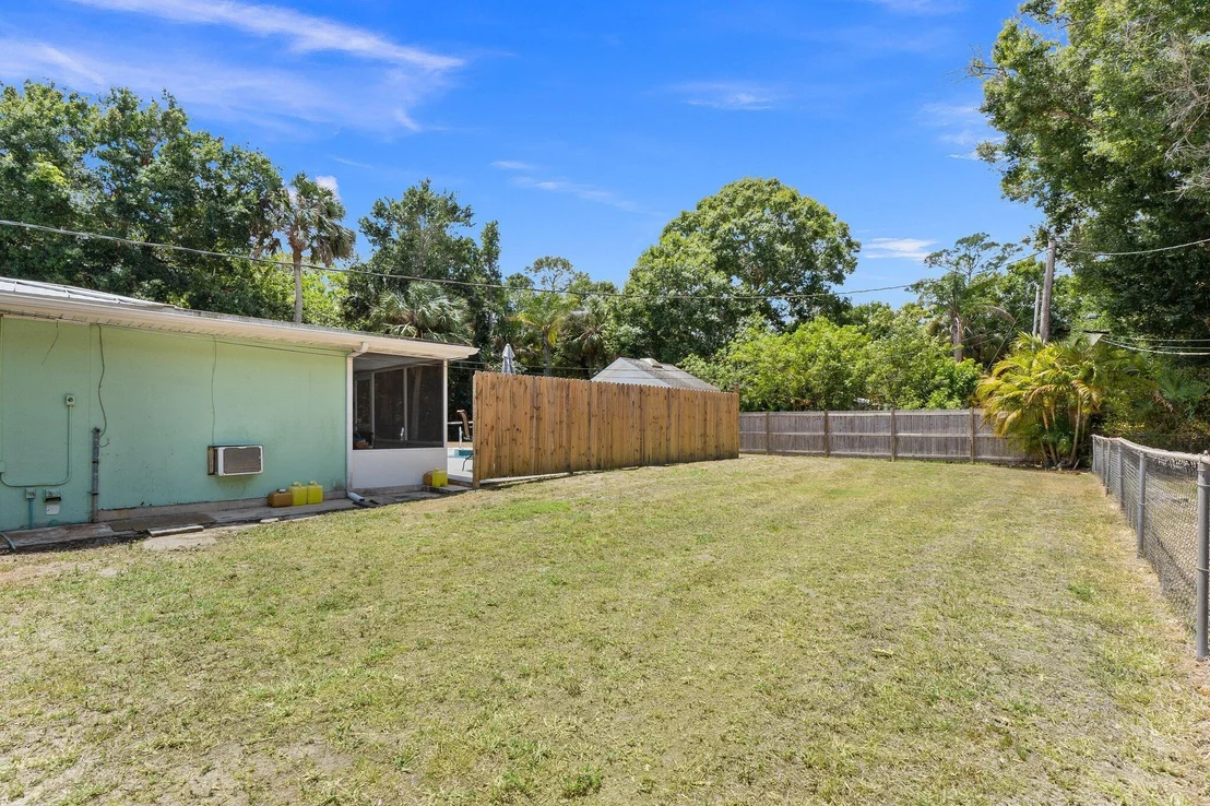 Photo of 1835 Flora Lane