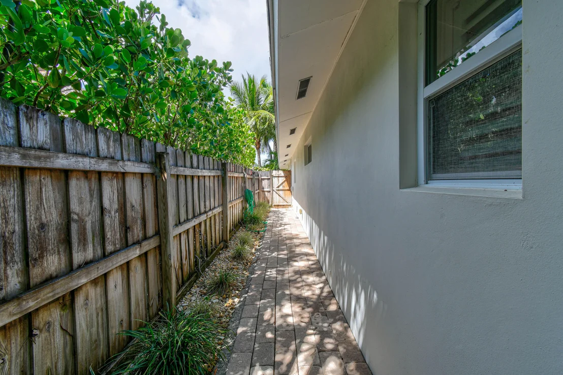 Photo of 106 Windsor Road E