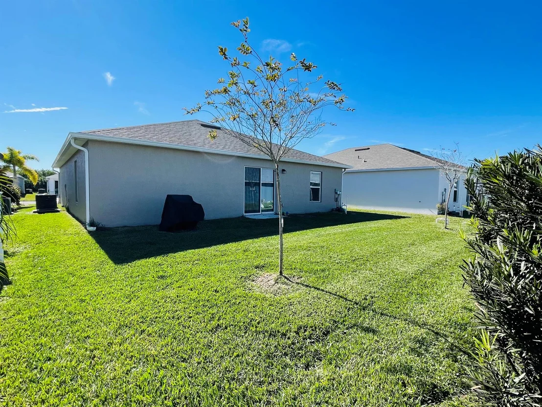 Photo of 787 SE 25th Drive