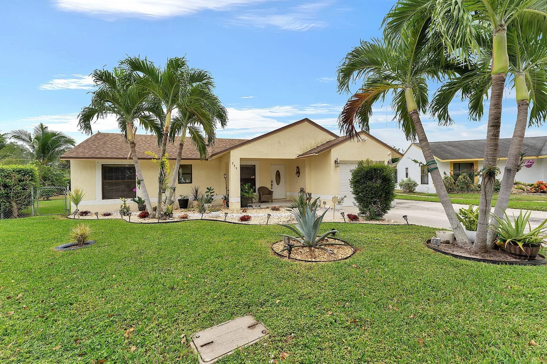 Photo of 249 SW 9th Circle