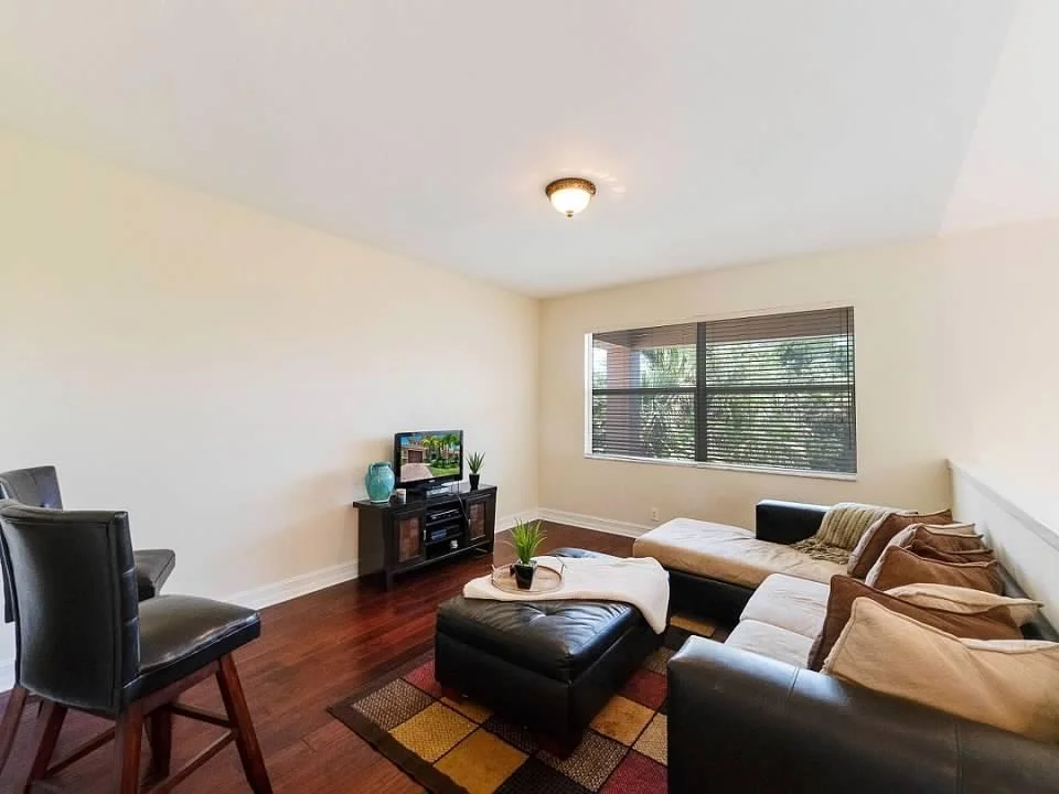 Photo of 652 Edgebrook Lane