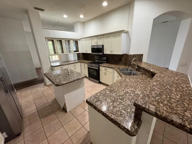Photo of 18554 SE OLD TRAIL Drive E