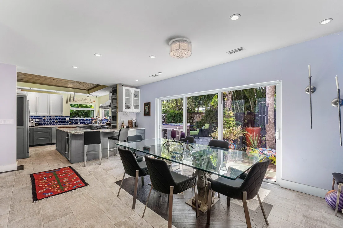 Photo of 742 PARK Drive W