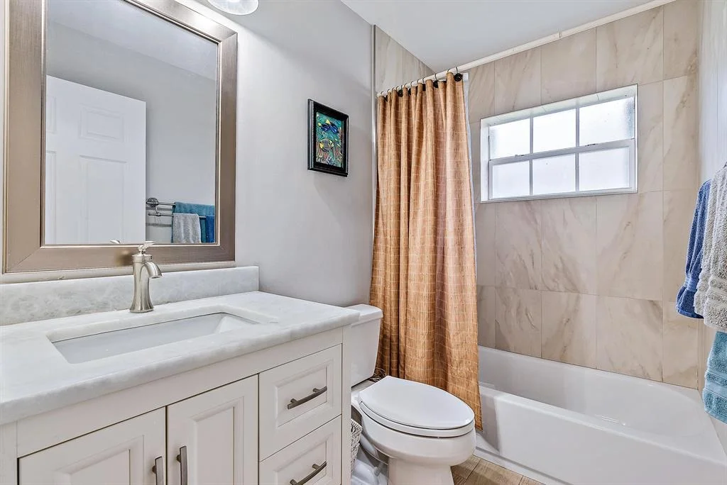 Photo of 257 Moccasin Trail W