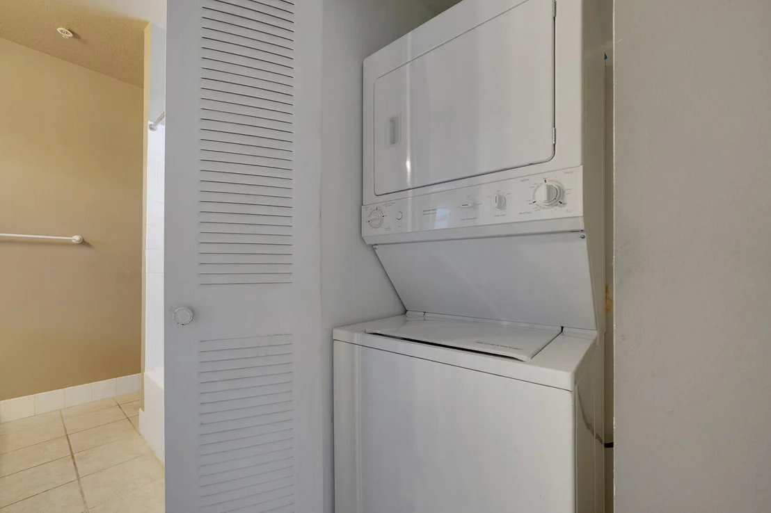Photo of Unit 21 at 1054 University Boulevard