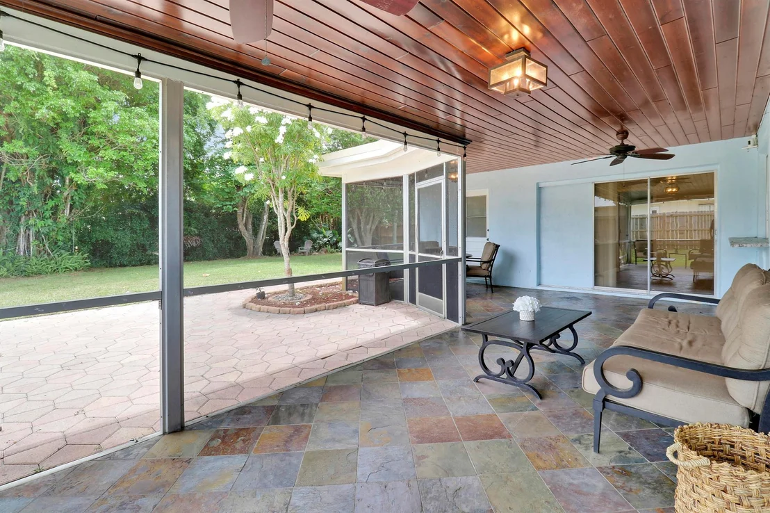 Photo of 612 Oak Ter Terrace