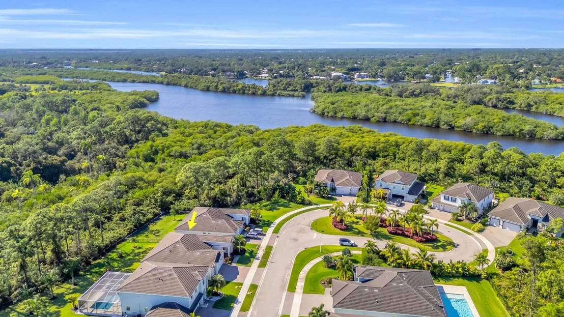 Photo of 668 SW Riverwatch Place