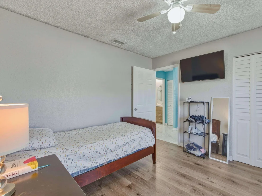 Photo of 5928 Ithaca Circle W