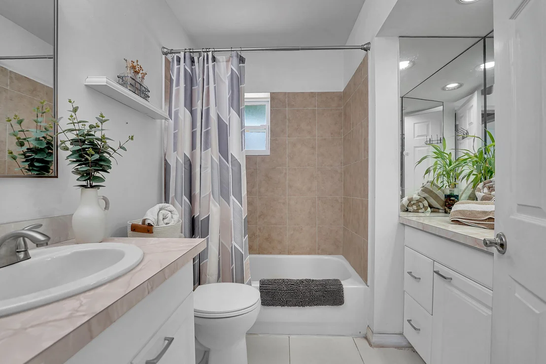 Photo of 555 NW 50TH Place