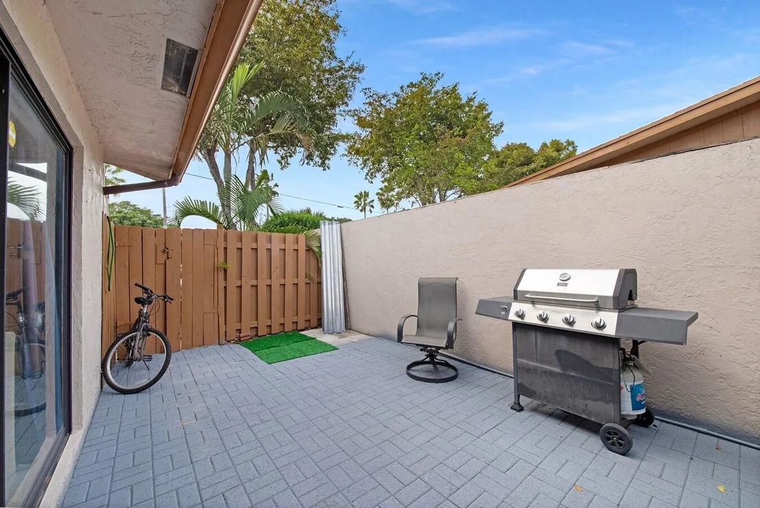 Photo of 2075 SW 24th Circle