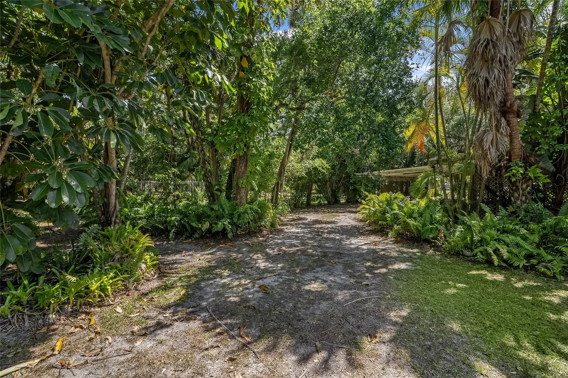 Photo of 4935 11th Lane