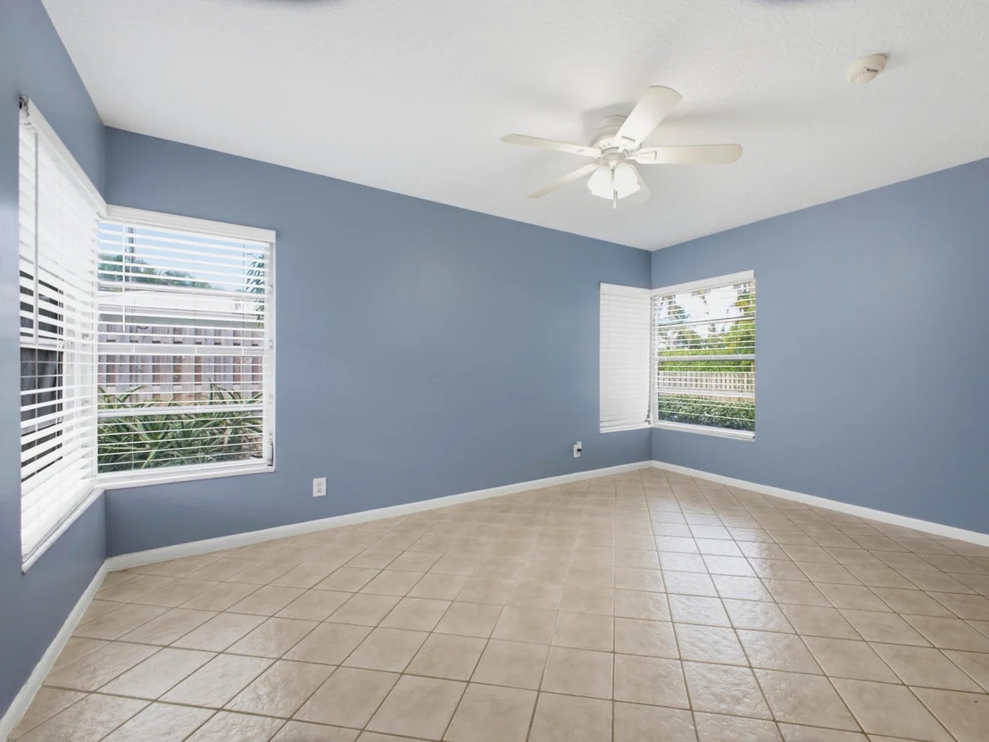 Photo of 815 South Road
